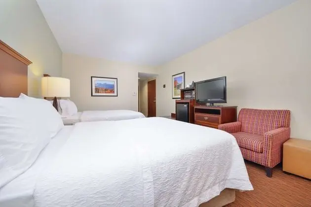 Oda, 2 Büyük (Queen) Boy Yatak, Engellilere Uygun, Sigara İçilmez