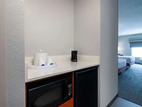 Oda, 2 Büyük (Queen) Boy Yatak, Engellilere Uygun, Sigara İçilmez