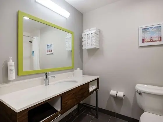 Oda, 2 Büyük (Queen) Boy Yatak, Engellilere Uygun, Sigara İçilmez