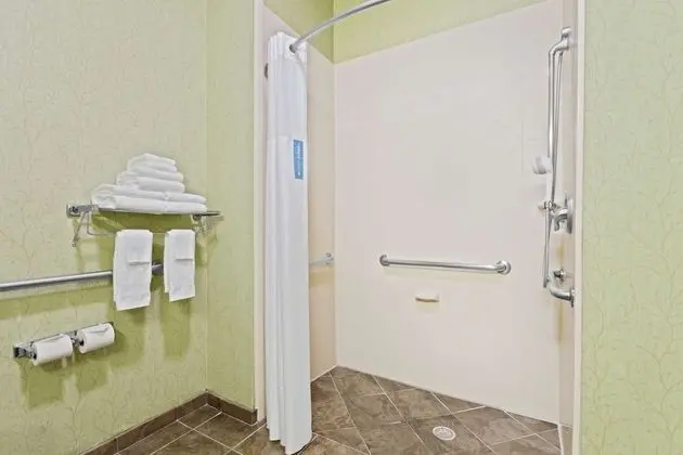 Oda, 1 En Büyük (King) Boy Yatak, Engellilere Uygun, Sigara İçilmez (Roll-in Shower)