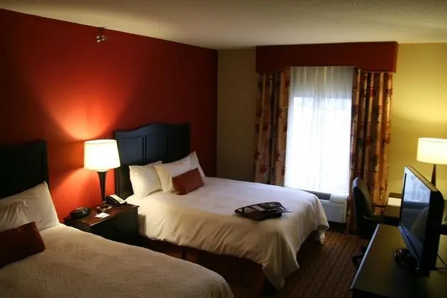 Oda, 2 Büyük (Queen) Boy Yatak, Engellilere Uygun, Sigara İçilmez