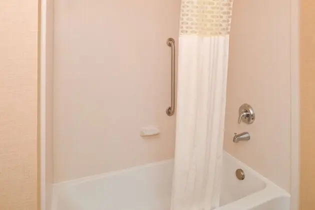 Oda, 2 Büyük (Queen) Boy Yatak, Engellilere Uygun, Sigara İçilmez