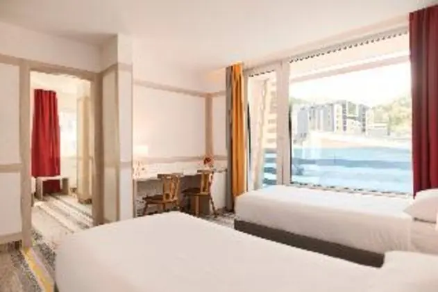 SUITE
