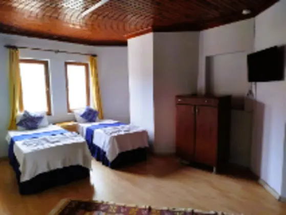 Aile Odası, Bahçe Manzaralı