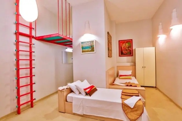 Twin, Şehir Manzaralı