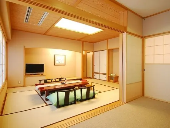 Basic Oda, Sigara İçilmez (Suehiro-tei)