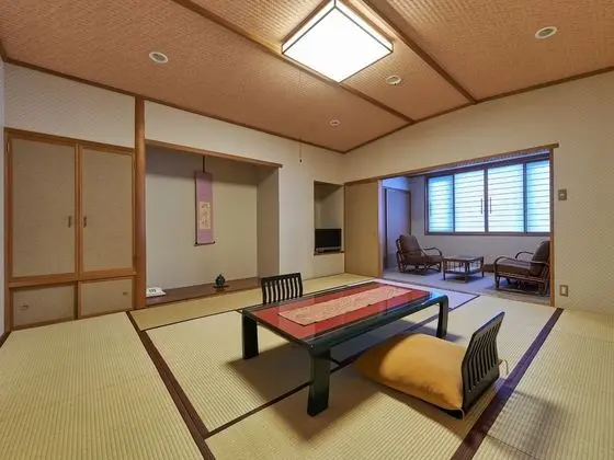 Basic Oda, Sigara İçilmez (Suehiro-tei)