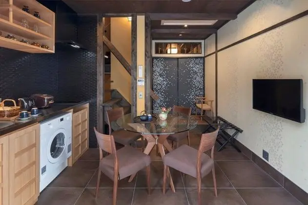 Ev (Private Machiya Townhouse)