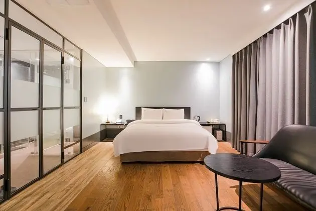 Deluxe Tek Büyük Yataklı Oda