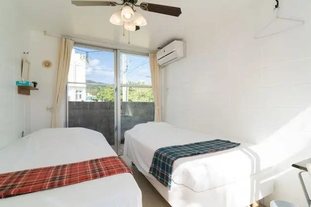 İki Ayrı Yataklı Oda, Ortak Banyo