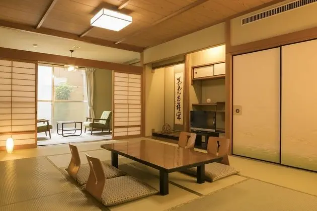 Traditional Oda (Japanese Style, for 2 People~4 People)
