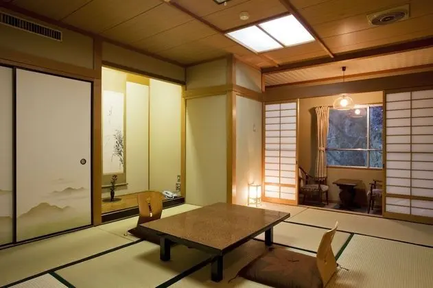 Traditional Oda (Japanese Style, for 2 People~4 People)