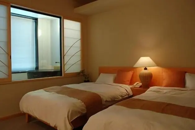 İki Ayrı Yataklı Oda, Sigara İçilmez