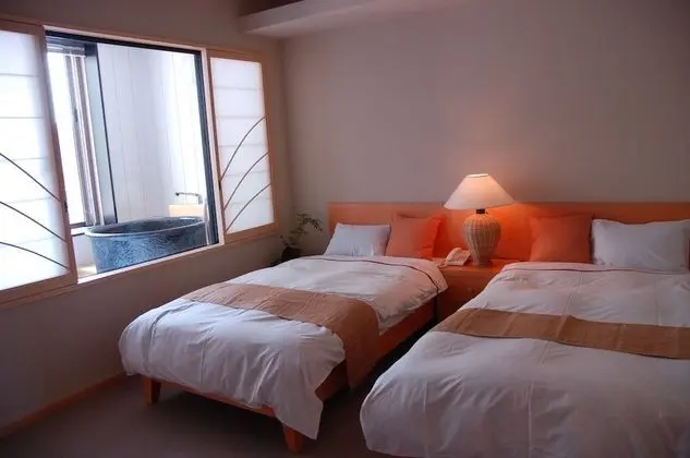 İki Ayrı Yataklı Oda, Sigara İçilmez