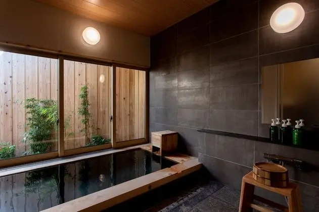 Basic Tek Büyük Yataklı Oda, Sigara İçilmez, Özel Banyo ((Main building) Special Room B)