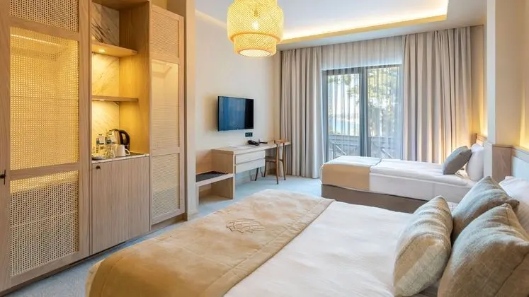 Deluxe Triple Oda Deniz Manzaralı Ve Balkonlu