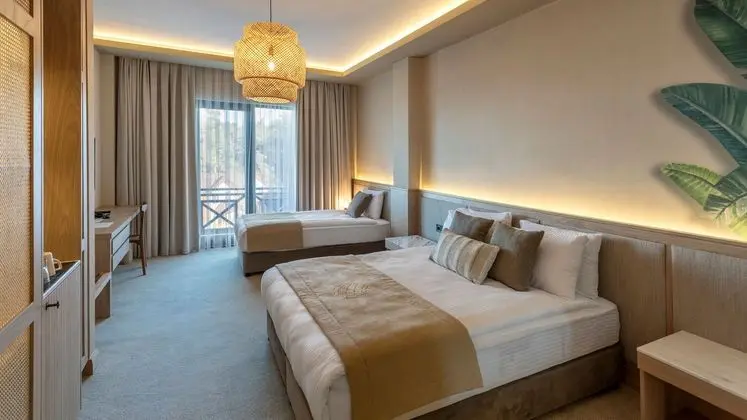 Deluxe Triple Oda Deniz Manzaralı Ve Balkonlu