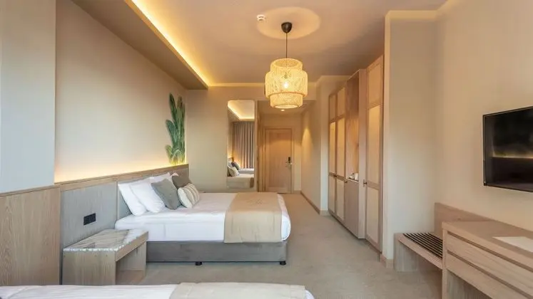 Deluxe Triple Oda Deniz Manzaralı Ve Balkonlu