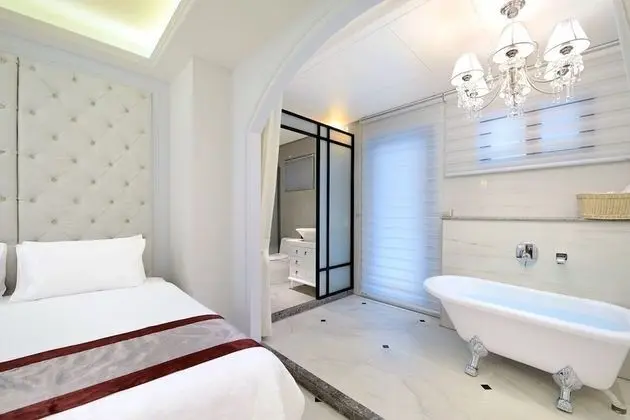 Honeymoon Tek Büyük Yataklı Oda