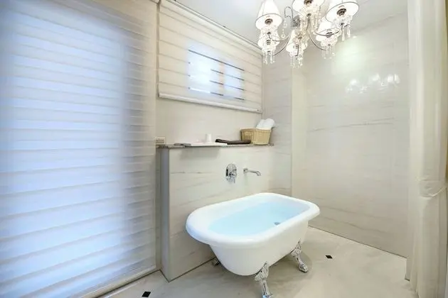 Honeymoon Tek Büyük Yataklı Oda