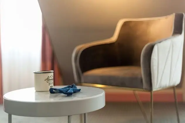 Junior Süit (Handsome)