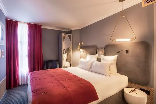 Standard Tek Büyük Yataklı Oda (Charming)