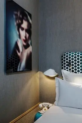 Standard Tek Büyük Yataklı Oda (Charming)