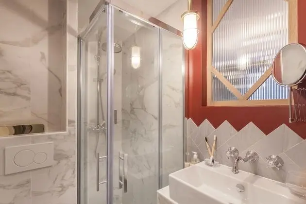 Standard Tek Büyük Yataklı Oda (Charming)