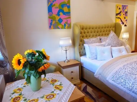 Tek Büyük Yataklı Oda (Sunflower Room)