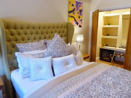 Tek Büyük Yataklı Oda (Sunflower Room)