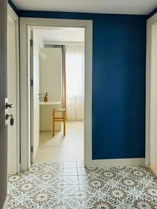 HAVUZ VE BAHÇE MANZARALI