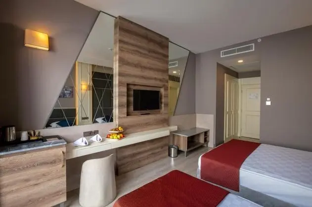 Standart Oda, Havuz veya Bahçe Manzaralı, Balkonlu
