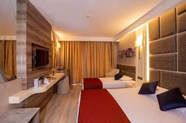 Standart Oda, Havuz veya Bahçe Manzaralı, Balkonlu