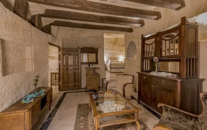 Deluxe Cave Suites