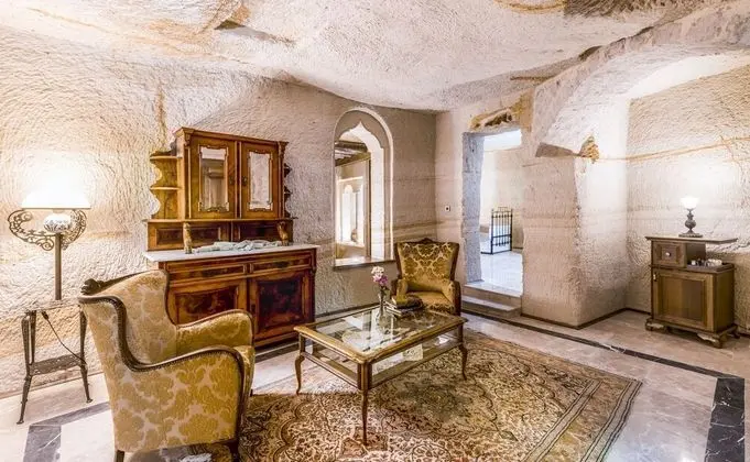 Deluxe Cave Suites