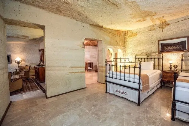 Deluxe Cave Suites