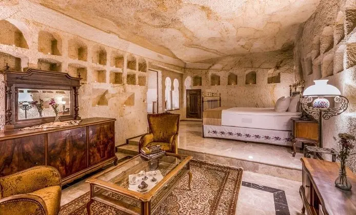 Deluxe Cave Suites