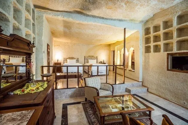 Deluxe Cave Suites