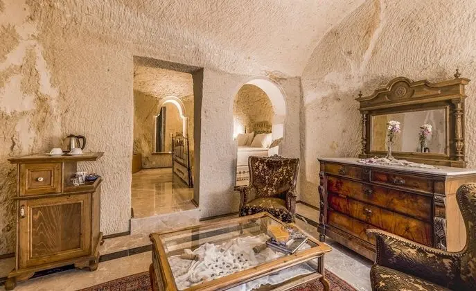 Deluxe Cave Suites