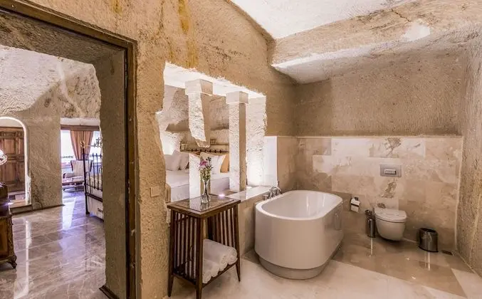 Deluxe Cave Suites