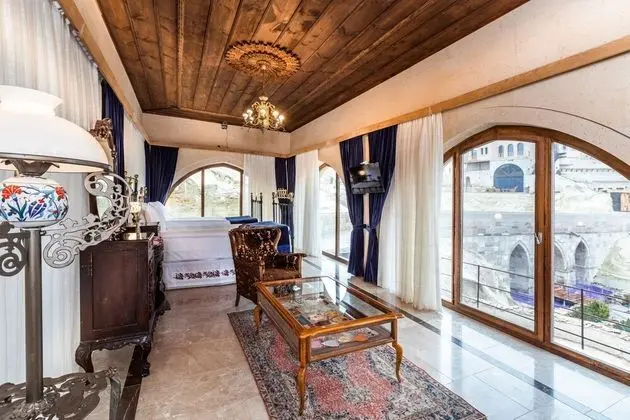 Deluxe Stone Room