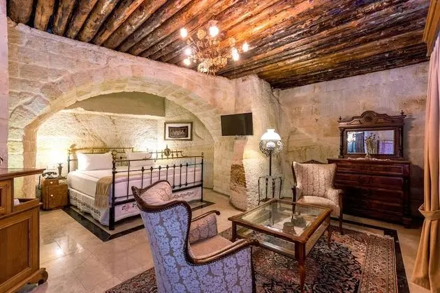 Deluxe Stone Room