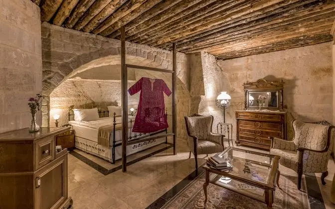 Deluxe Stone Room