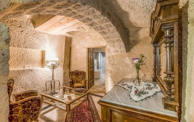 Deluxe Stone Room