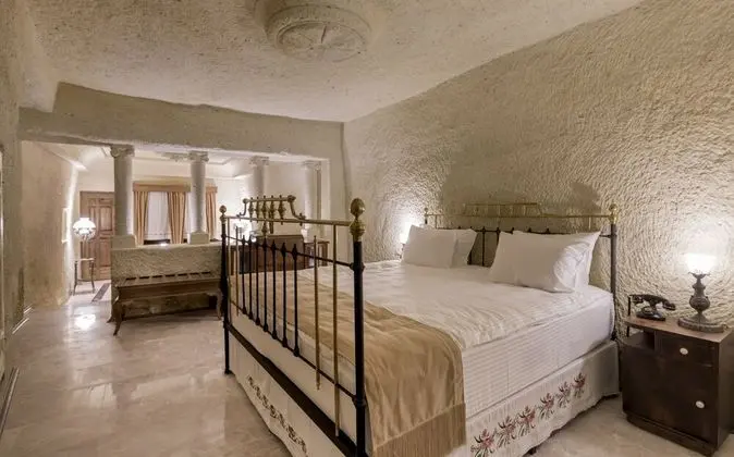 Honeymoon Cave Suites