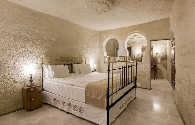 Honeymoon Cave Suites