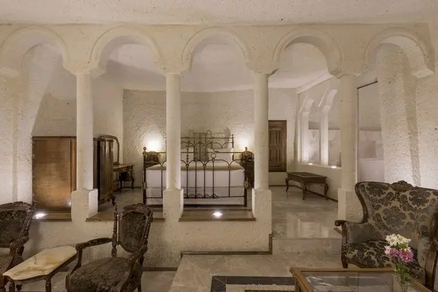 Honeymoon Cave Suites