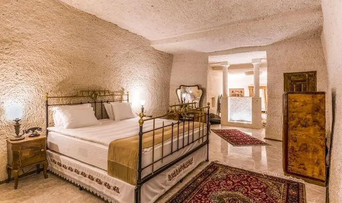 Honeymoon Cave Suites