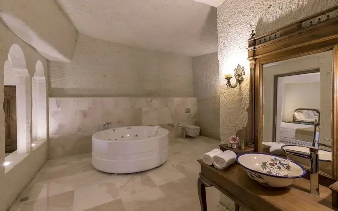 Honeymoon Cave Suites