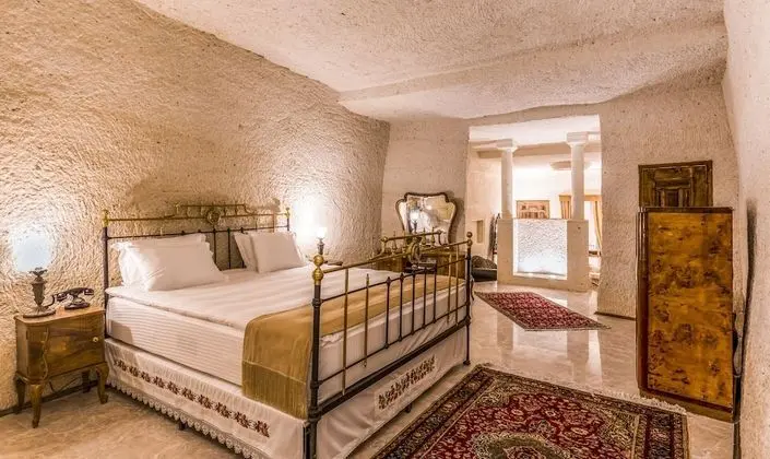 Honeymoon Cave Suites